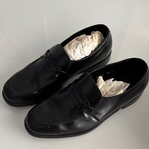 Florsheim Sleek Black Leather Loafers